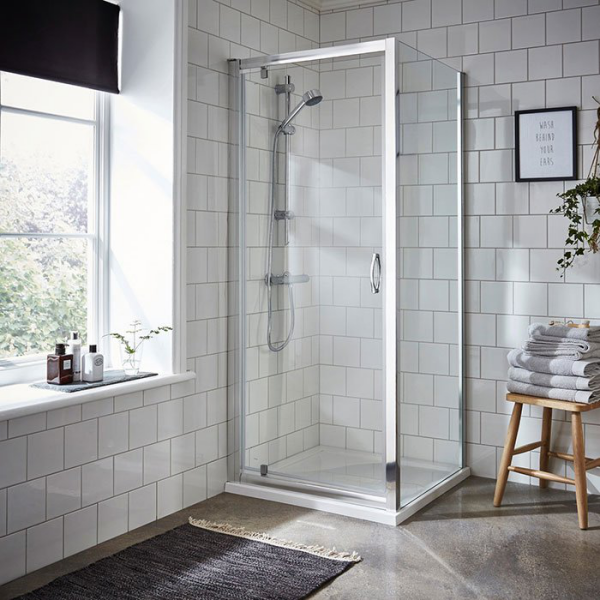 Dusche reinigen gepflegtes Bad Duschkabine blitzsauber guter erster Eindruck Badetücher