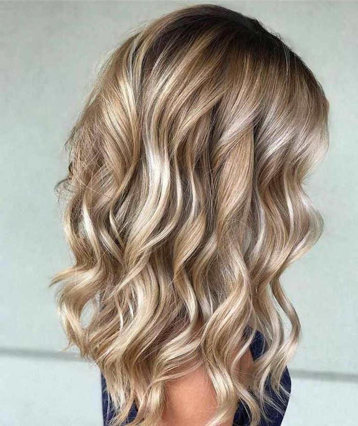 Hellbraune haare mit blonden strähnen