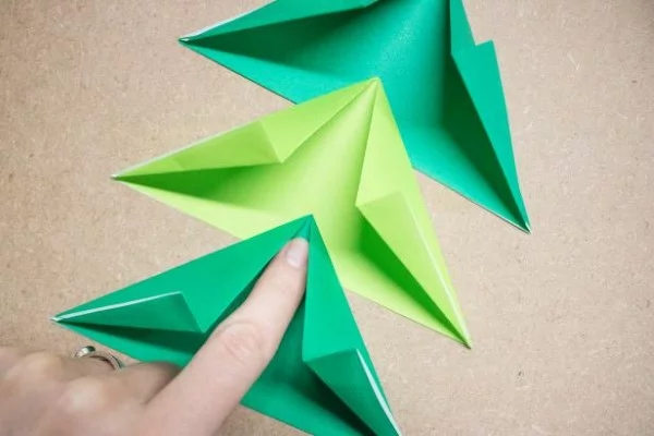 Origami Weihnachten Deko Ideen und DIY Anleitungen christbaum anleitung