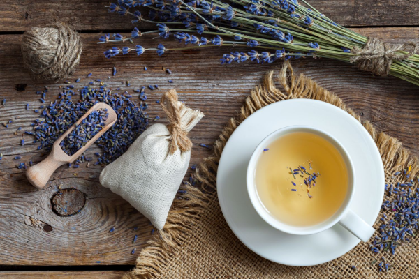 Tee trinken für inneren Glow Lavendeltee Schönheit aus der Natur