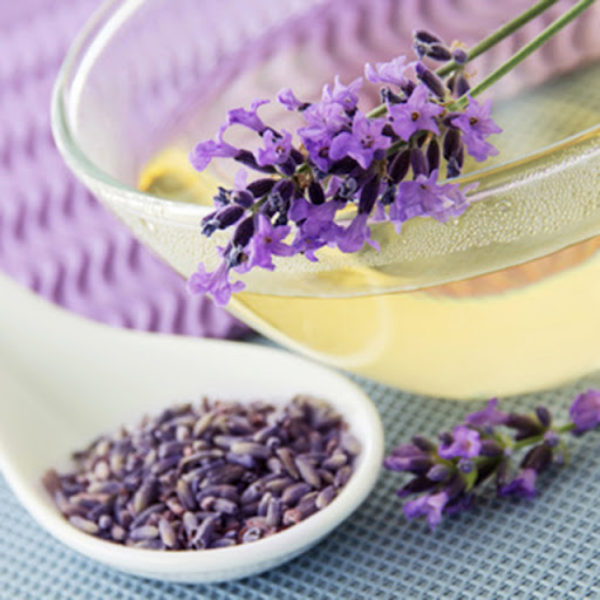 Tee trinken für inneren Glow Lavendeltee fördert das Einschlafen