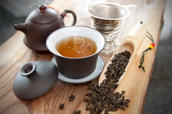 Tee trinken für inneren Glow Oolong Tee traditionelles Getränk in China