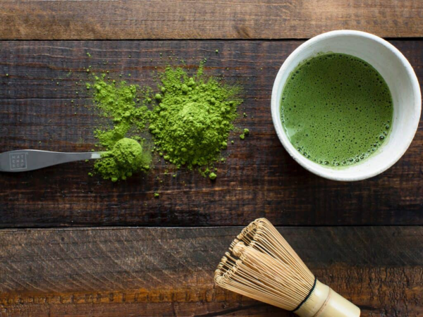 Tee trinken für inneren Glow grüner Tee enthält Koffein