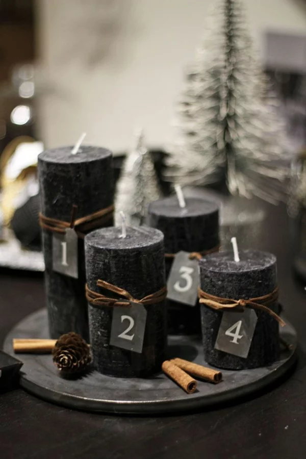 Adventskranz selber machen - minimalistischer Kranz mit Tablett und dunklen Kerzen