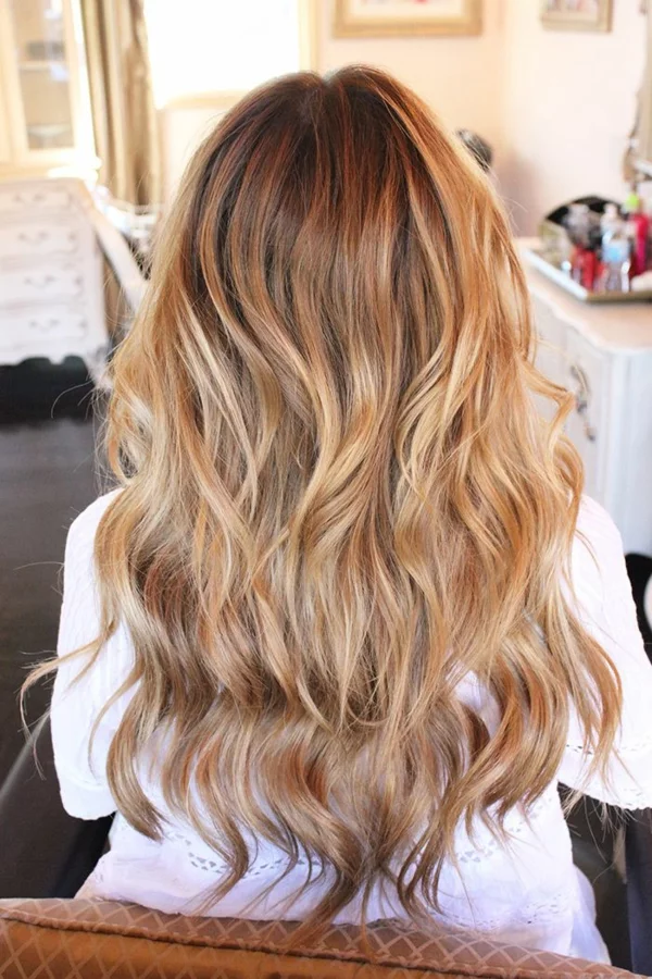 Balayage Frisur - Honig Haarfarbe für welliges Haar