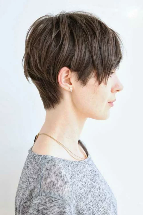 coole Frisuren für Frauen - kurzer Pixie Cut für den Alltag