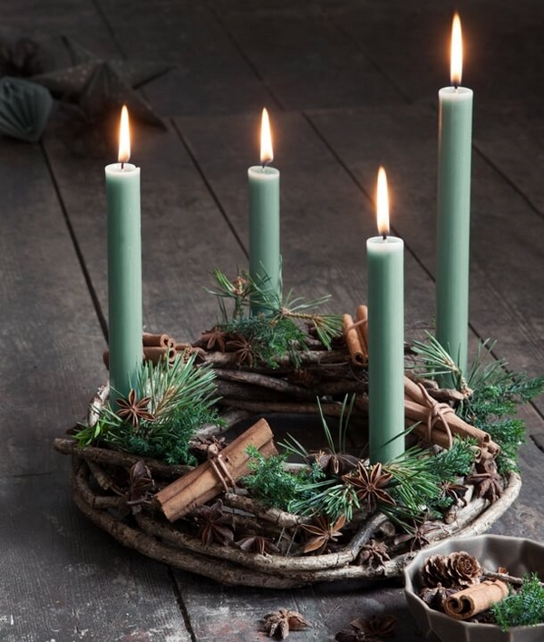 minimalistischen Adventskranz basteln grüne Kerzen