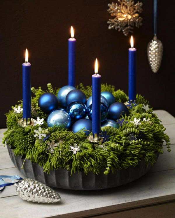 moderner adventskranz in schale backform blauer weihnachtsschmuck