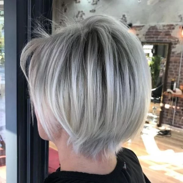 Ombre Färbung graue Haarfarbe sehr angemessen schicke Kurzhaarfrisuren für ältere Frauen 