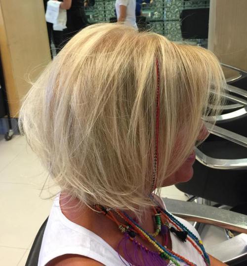 Bob Frisuren ab 60 schulterlanges blondes Haar mit Fransen
