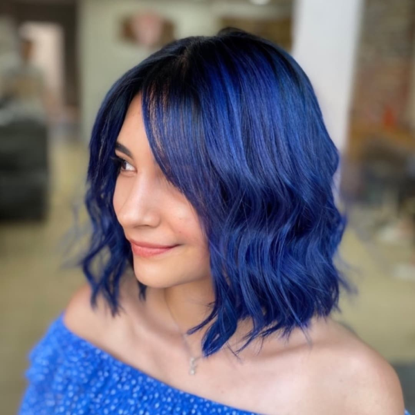 Bob Frisuren für dünnes Haar – Styling Ideen und Pflege Tipps blaue haare schön modern
