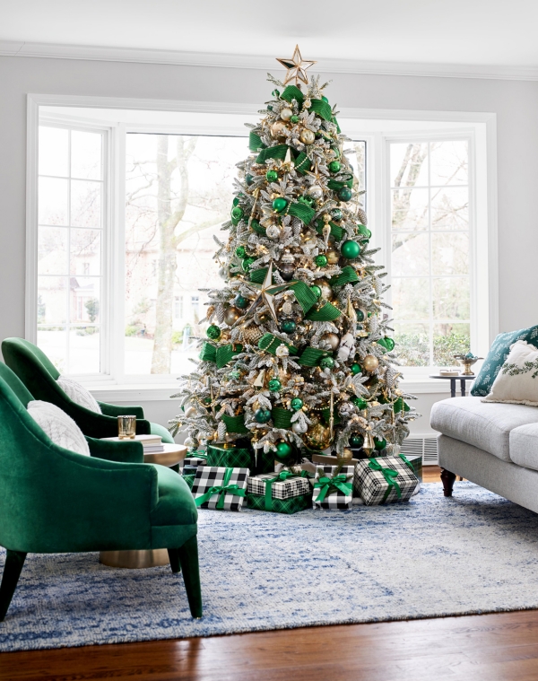 Christbaum nach Weihnachten was nun echter Tannenbaum grüner Schmuck Geschenke unter dem Baum