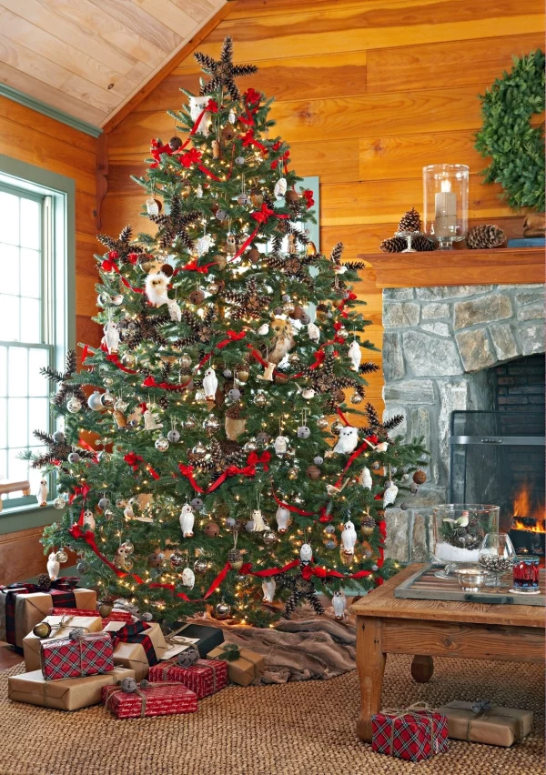 Christbaum nach Weihnachten was nun hoher Tannenbaum roter Schmuck links neben dem Kamin platziert