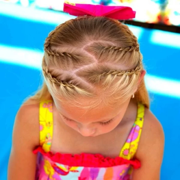 Einfache Frisuren für die Schule Mädchenfrisuren blondes Haar Schleife