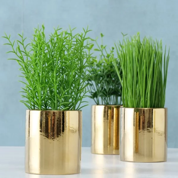Künstliche Pflanzen – Vorteile fürs Zuhause und Büro gräser goldenen töpfen
