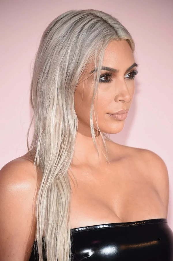 Platinblond Haarfarbe Kim Kardashian Trendsetter