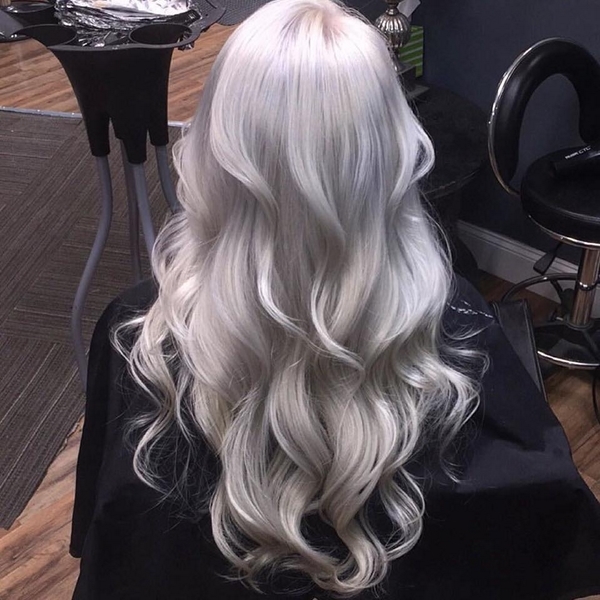 Platinblond Haarfarbe grau weiße Haare