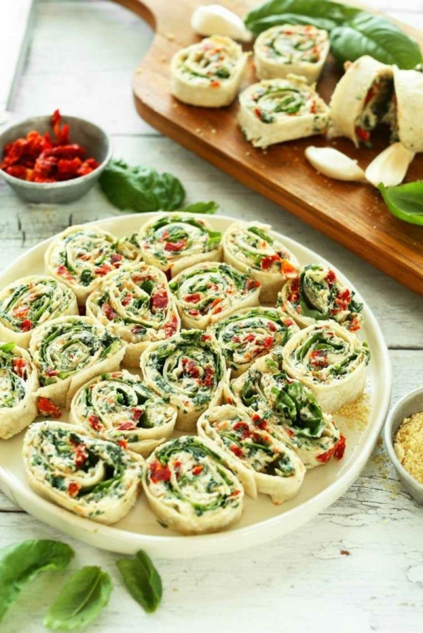 Silvester Fingerfood Rezeptideen Tortilla-Wraps mit Spinat Couscous vegane Häppchen