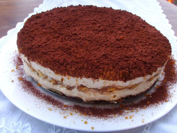 Tiramisu mit Amaretto - runder Kuchen mit toller Form