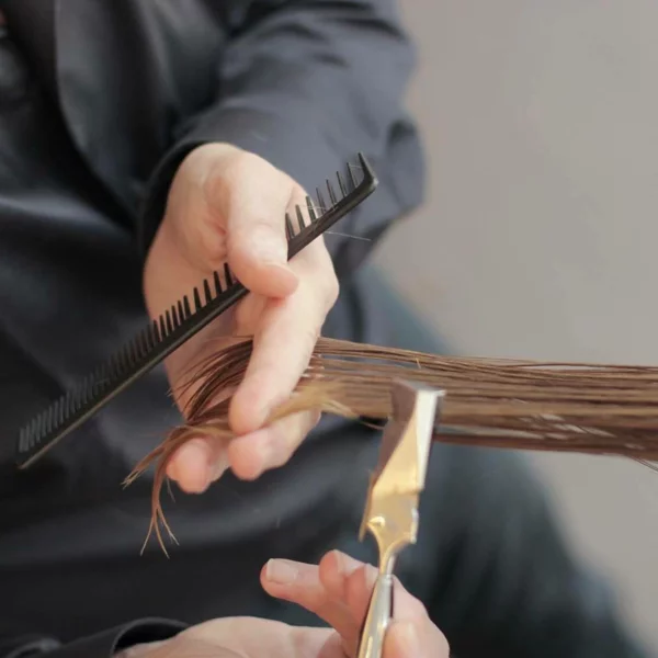 Calligraphy Haarschnitttechnik für feines Haar