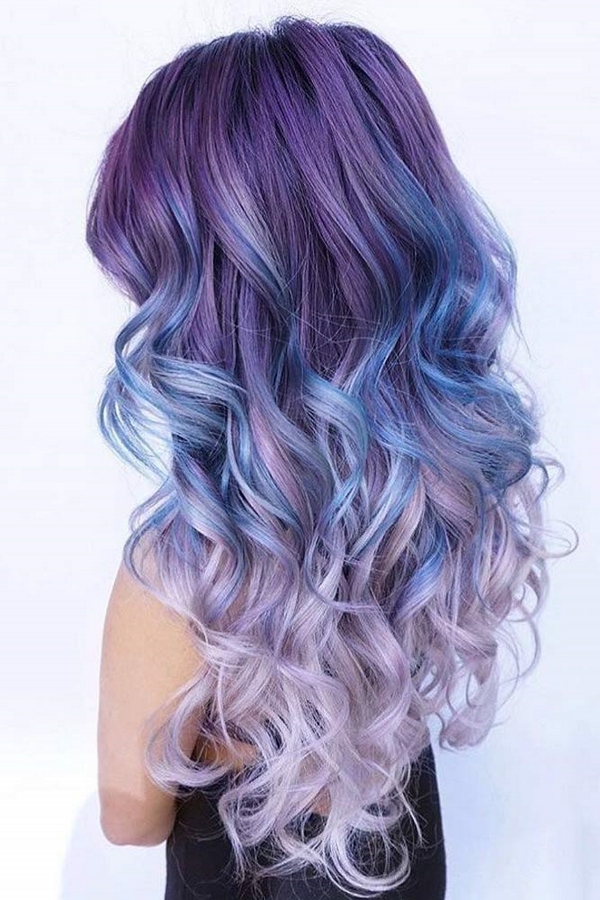 helle blau lila Haare Ombre Färbung Trendfarben
