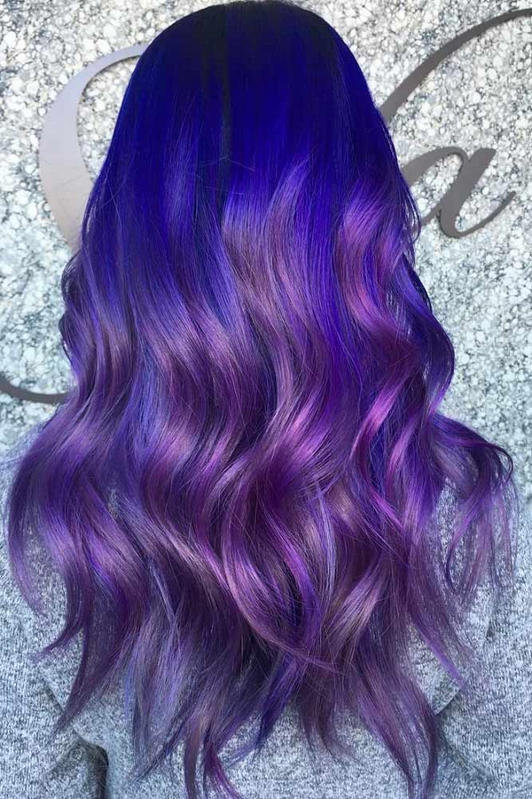 lila Haarfarbe Ideen Haartrends lange Haare mit Wellen