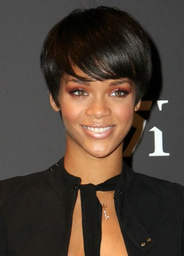 Bob Kurzhaarfrisuren - Haartrends schwarze Haarfarbe Kurzbob Rihanna