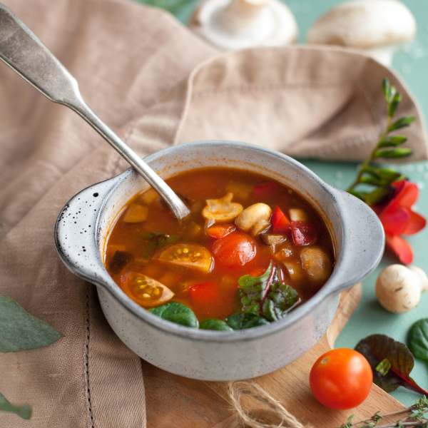 Detox-Suppen unser Favorit Tomatensuppe mit Pilzen entgiftet gut für die Gesundheit