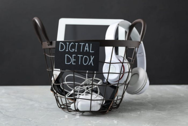 Digital Detox Digitalfasten gesunde Vorteile elektronische Geräte verbannen