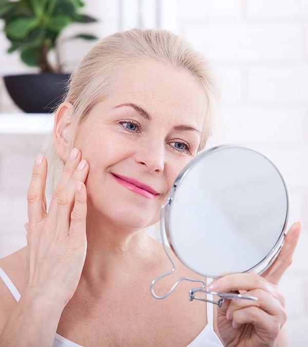 Feuchtigkeit ist wichtig für die Haut Schminktipps für Damen über 50