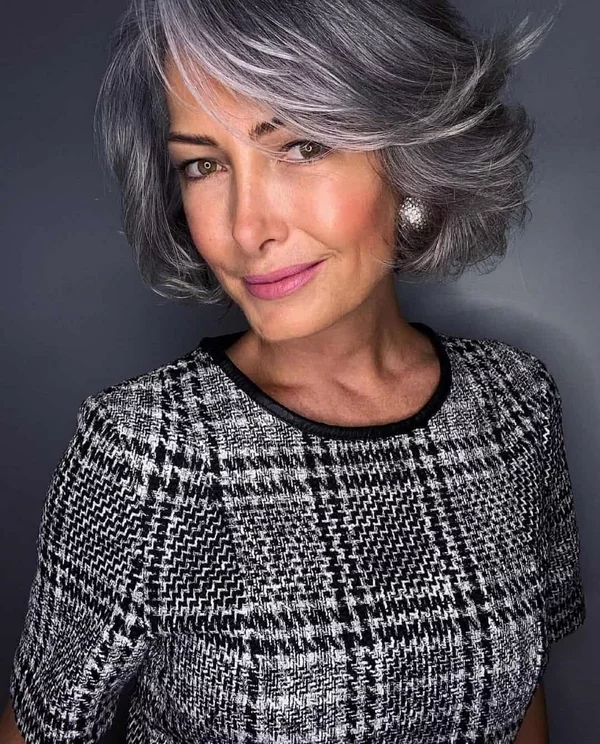 Haarschnitte für graue Haare eleganter Bob Trendfrisur für Damen ab 60
