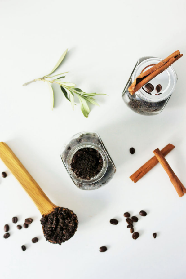 Kaffee-Peeling selber machen Kaffeesatz Kaffeebohnen Zimtstangen
