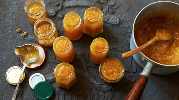 Mandarinen Desserts Marmelade zubereiten in Gläser verteilen schmeckt frisch lecker