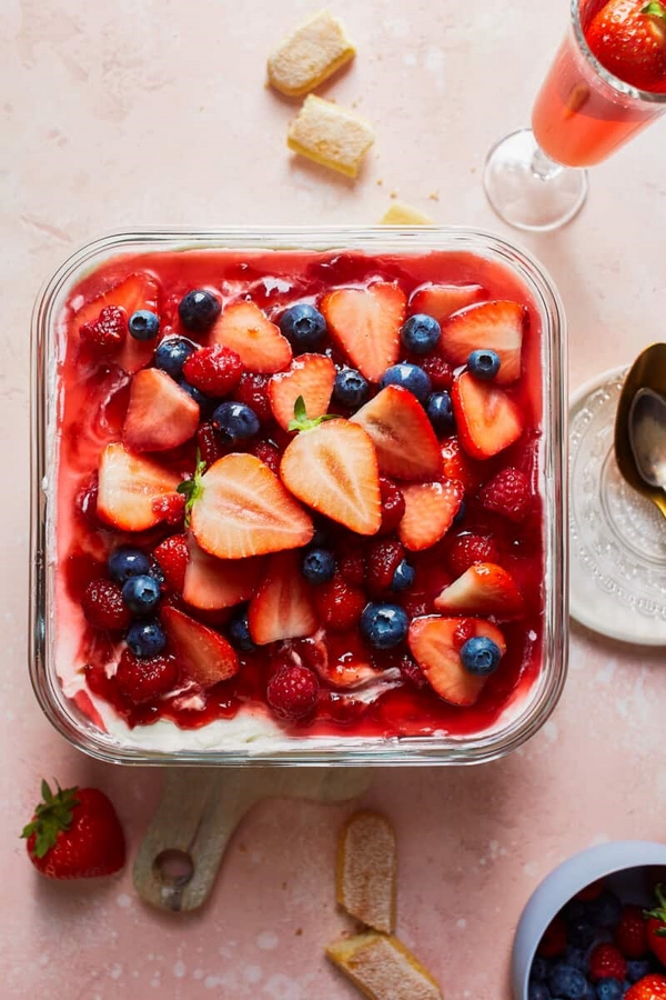 Tiramisu mit roten Früchten zubereiten: Ein köstliches Rezept für ...