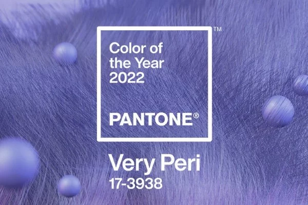 Very Peri Haarfarbe – Pantone Farbe des Jahres 2022 geht auch als Frisur color of the year