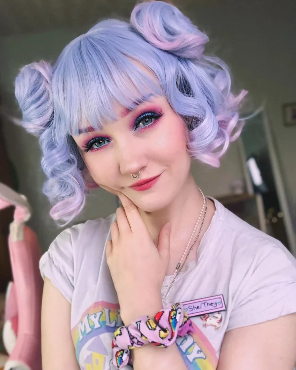 Very Peri Haarfarbe – Pantone Farbe des Jahres 2022 geht auch als Frisur niedliche pastellfarben space buns anime