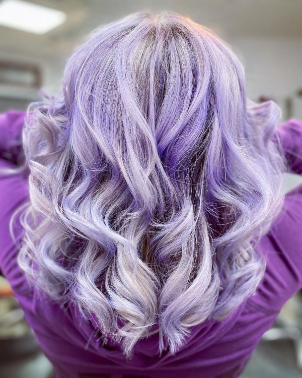 Very Peri Haarfarbe – Pantone Farbe des Jahres 2022 geht auch als Frisur pastellfarben haare magie