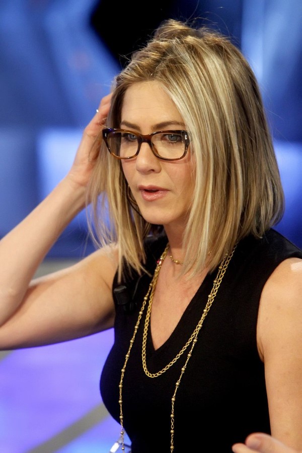Gestufter Bob mit Brille – stilvolle Ideen und praktische Styling Tipps Jennifer Aniston rachel