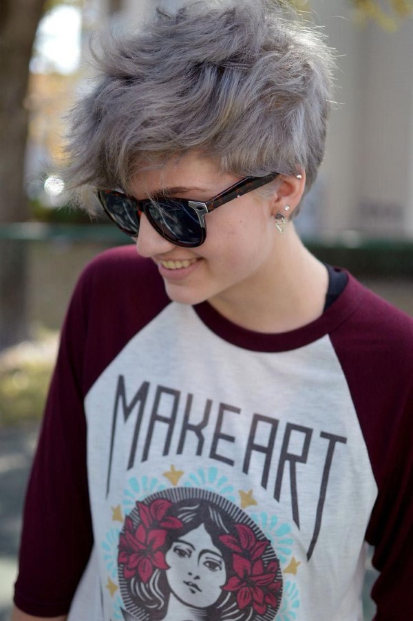 Pixie Cut für graue Haare – der silbrige Granny Hair Trend für Kurzhaarfrisuren coole frisuren tomboy