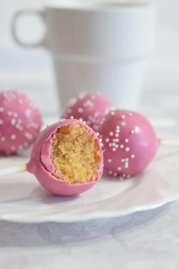 Tiramisu Cake Pops Rezept für backende Süßmäulchen food trend rosa mit perlen