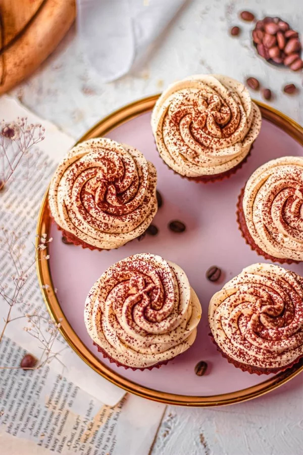 Tiramisu Cupcakes und Muffins Rezeptideen für Genießer köstliche creme röschen