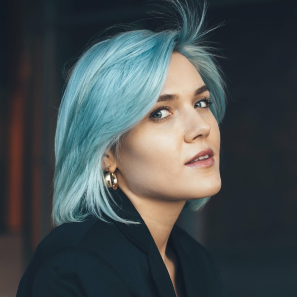 mono-coloring blaues haar knallige haarfraben
