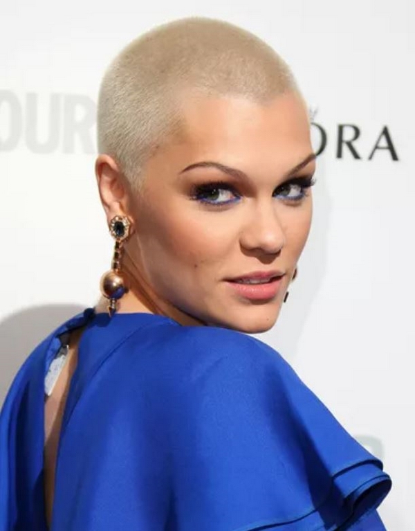 20 Celebrities Haarschnitte Jessie J Wie sehe ich mit Glatze aus?