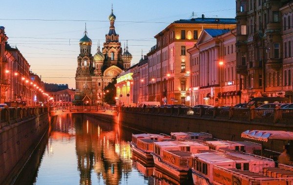Die weissen Naechte in St Petersburg Ein Spektakel stadt bei nacht