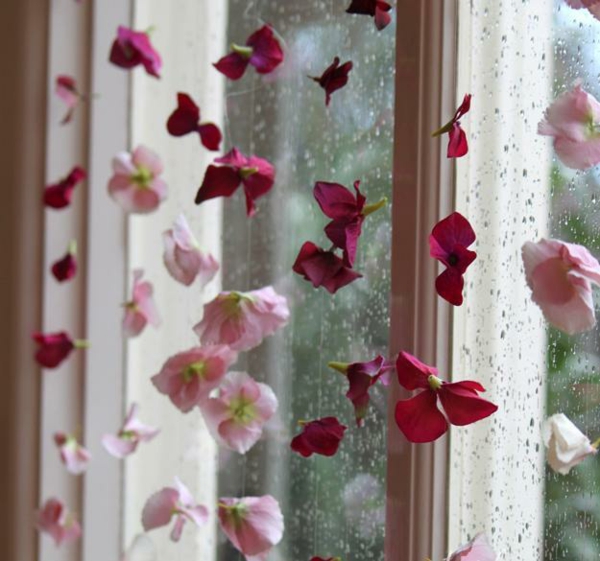 Fensterdeko zu Ostern lichtspiele mit rosen