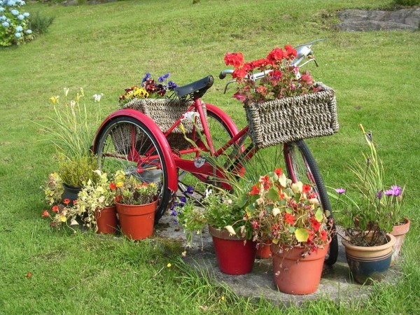Gartendeko selber machen – Upcycling Bastelideen fuer Gross und Klein alter fahrrad ideen