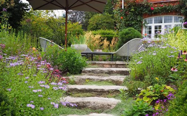 Gartenschirm Ideen Stufen im Garten gartentrends