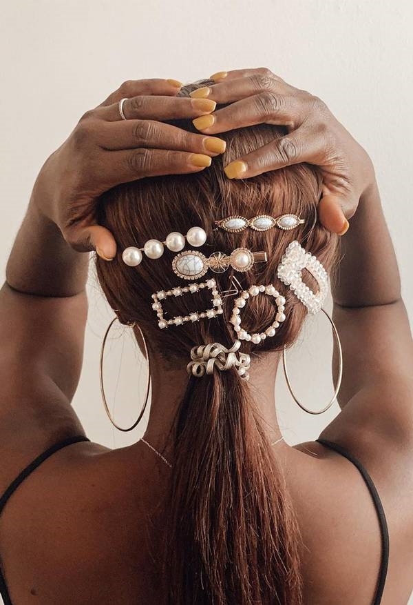 Haarschmuck und Accessoires 2022 Haartrends Perlen Haarspangen