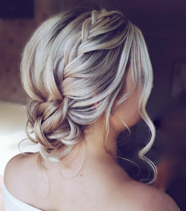Hochzeitsfrisuren lange Haare silberne haare frisuren trend 2022 blond
