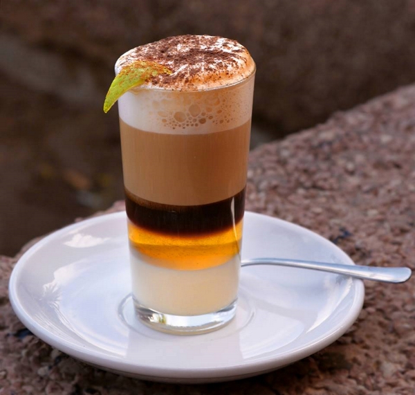Kanarische Inseln Teneriffa Kaffeegetränk Barraquito-Kaffee